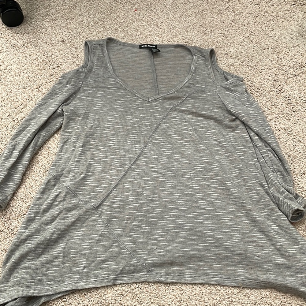 Dkny tunic open shoulders and vneck cut